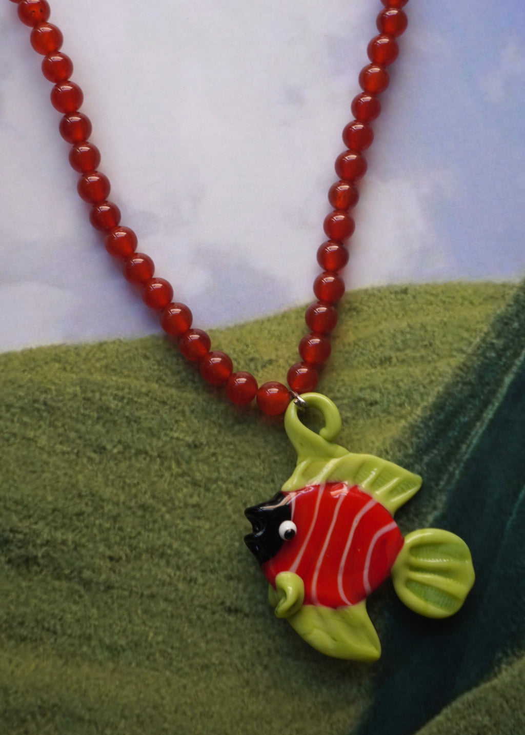 Collar pez verde/rojo