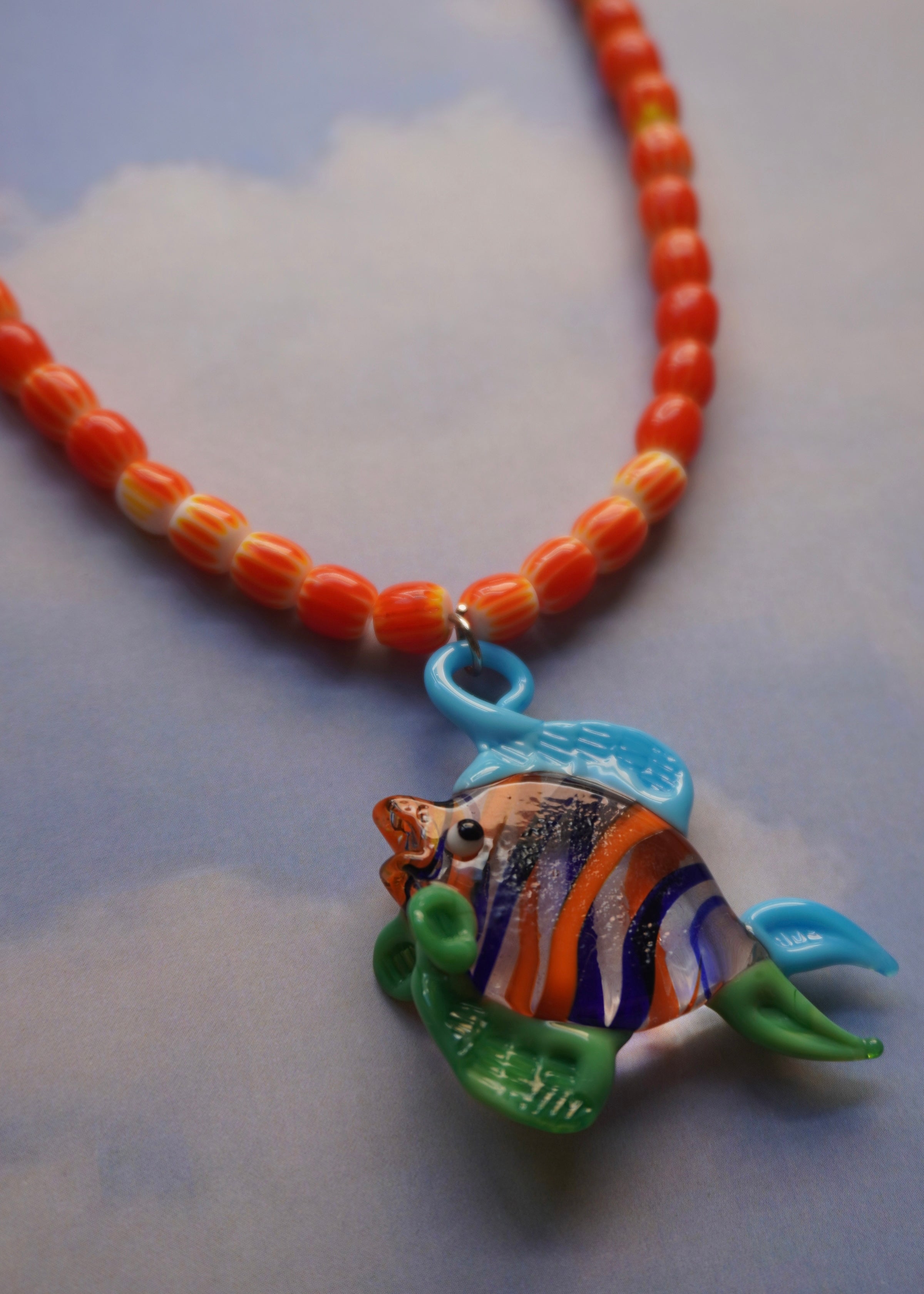 Collar pez multicolor/naranja