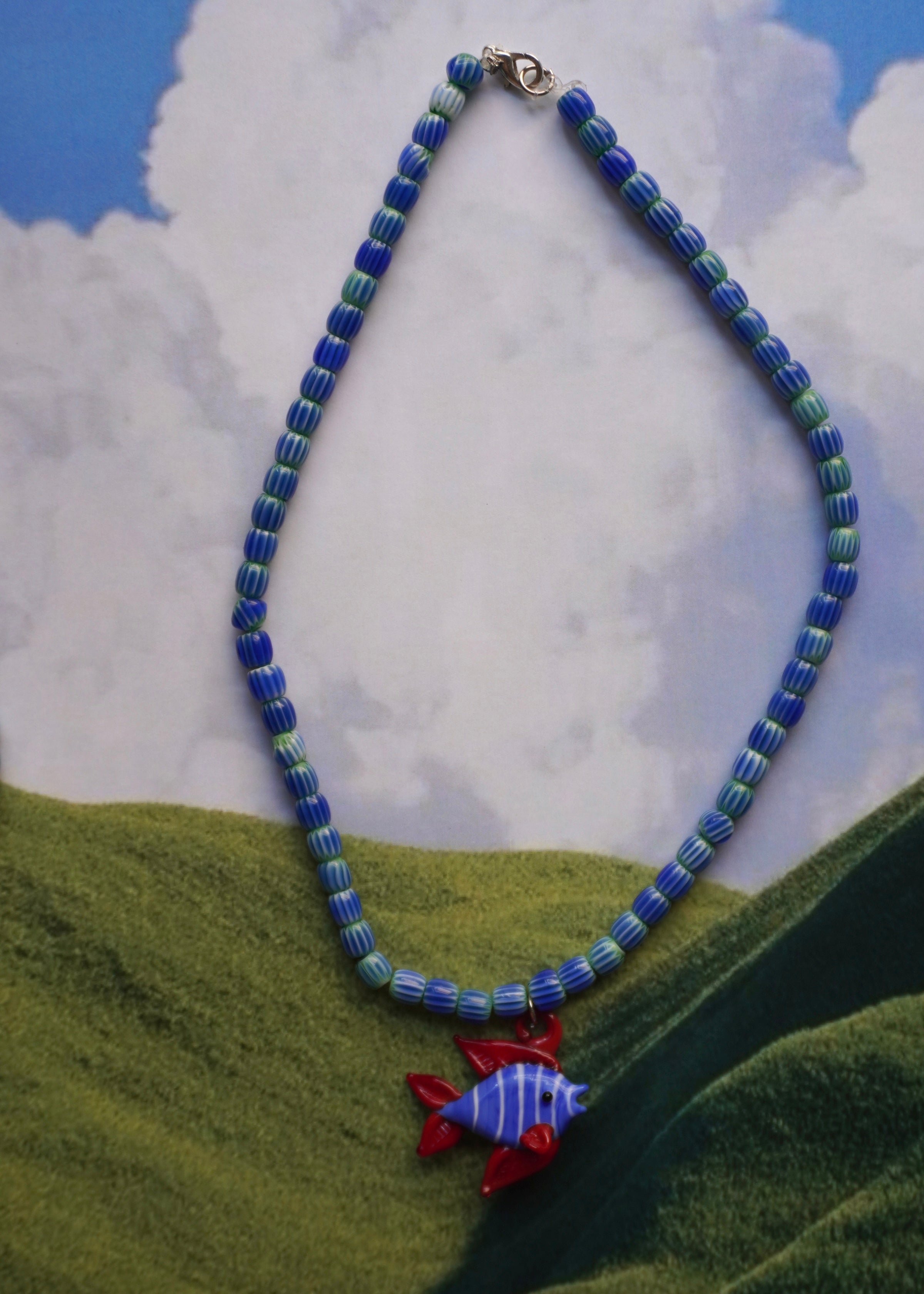 Collar pez azul/rojo